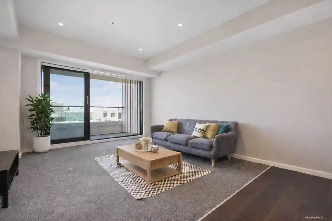 Auckland Girls’ Grammar School zone, Pet-friendly, 90m2 freehold 2 beds 2 baths apartment with car park, Underfloor heating in all bathrooms, Total Approx. 104sqm including 3 separate balconies, 813/47 Beach Road, City Centre, Auckland