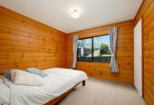 Standalone 3 beds house with garage and car parks, close to WestCity Waitakere Mall, Lincoln Road Shopping Centre, local schools, 5/7 Duncan Avenue, Te Atatu South, Auckland
