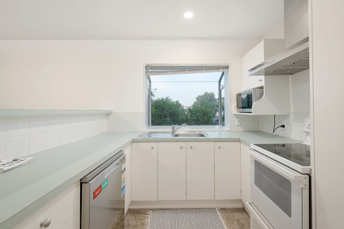 Once over a decade, Motivated owners relocate closer to the city, 140m2 brick and tile 3 beds 2 baths house on 452m2 section, Just a stone’s throw from WestCity, supermarkets, 9 Wattle Road, Sunnyvale, Auckland