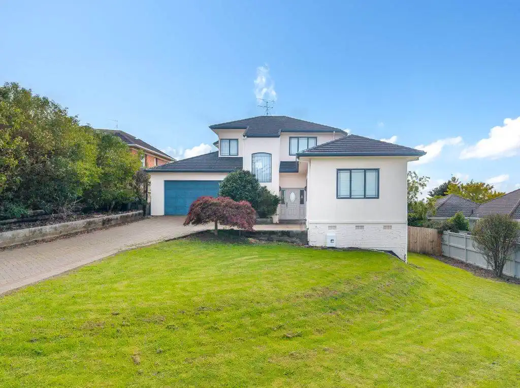 Zone for and 1.8 km to Macleans College, 4 beds 2.5 baths house with sea views on 1014m2 section, Currently operating as an Airbnb, 10 Beach Road, Mellons Bay, Auckland