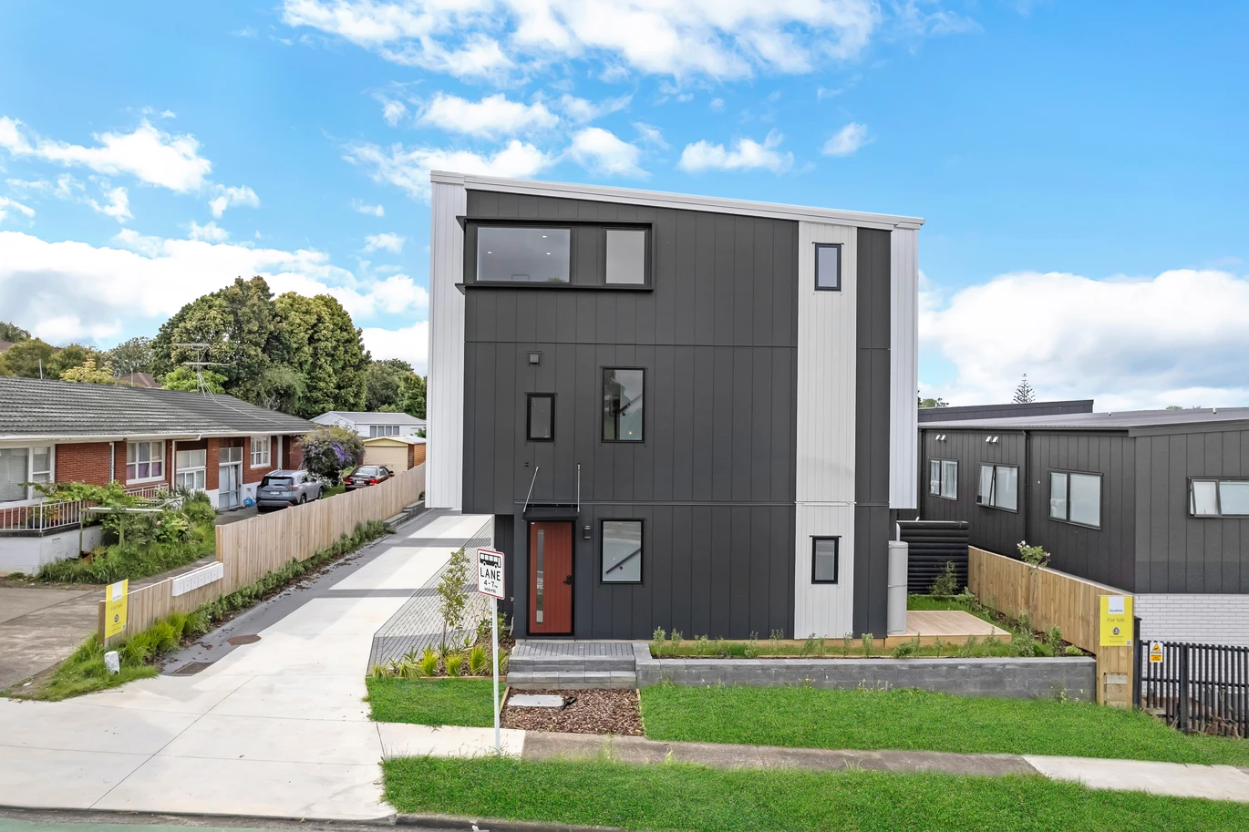 Brandnew 3 beds 2.5 baths home with garage, walking distance to Pakuranga Plaza, zoned for Sunnyhills Primary, Farm Cove Intermediate, and Pakuranga College, Lots 3/220 Pakuranga Road, Pakuranga Heights, Auckland