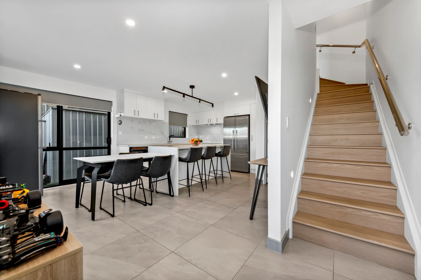 Freehold 4 beds 3.5 baths home with garage and 2 ensuites, located opposite Pakuranga Plaza, 1/45 Dale Crescent, Pakuranga, Auckland