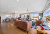 309m2 4 beds 2.5 baths house with triple garage and swimming pool on 1057m2 section, zoned for Meadowbank School, Remuera Intermediate, Baradene College, Selwyn College and Glendowie College, 9 Stoneyroyd Gardens, Remuera, Auckland