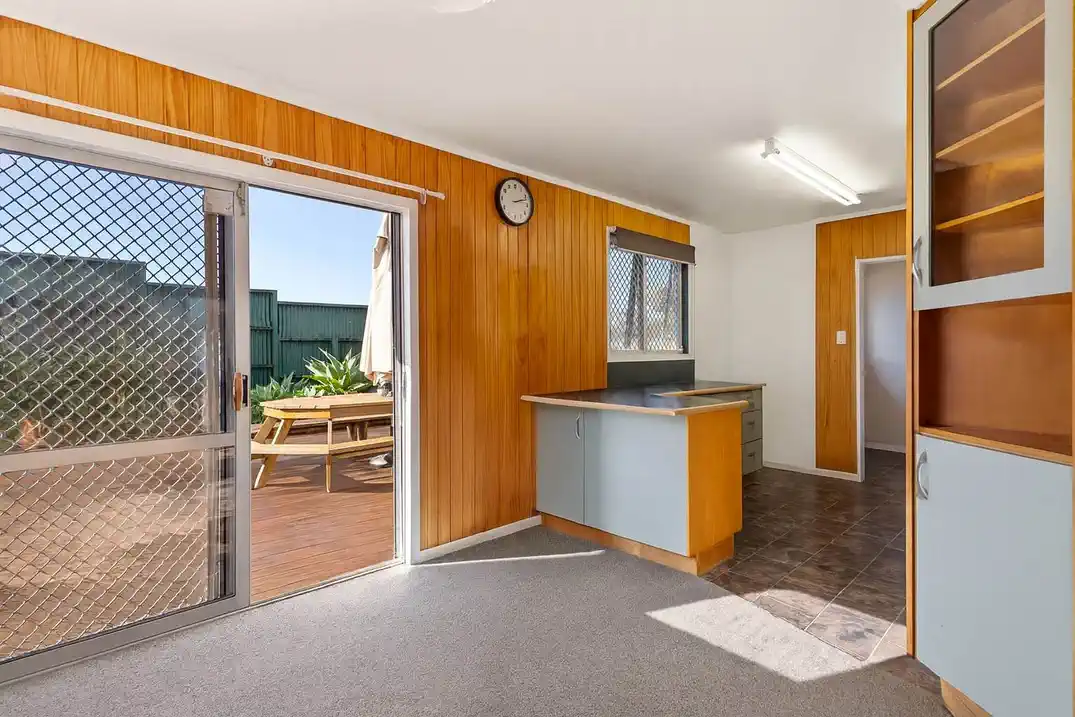 3 beds house on 926m2 section, 0.3 km to Bruce McLaren Intermediate School, 1.1 km to Henderson South School, 1.6 km to Henderson High School, 20 Newham Place, Henderson, Auckland