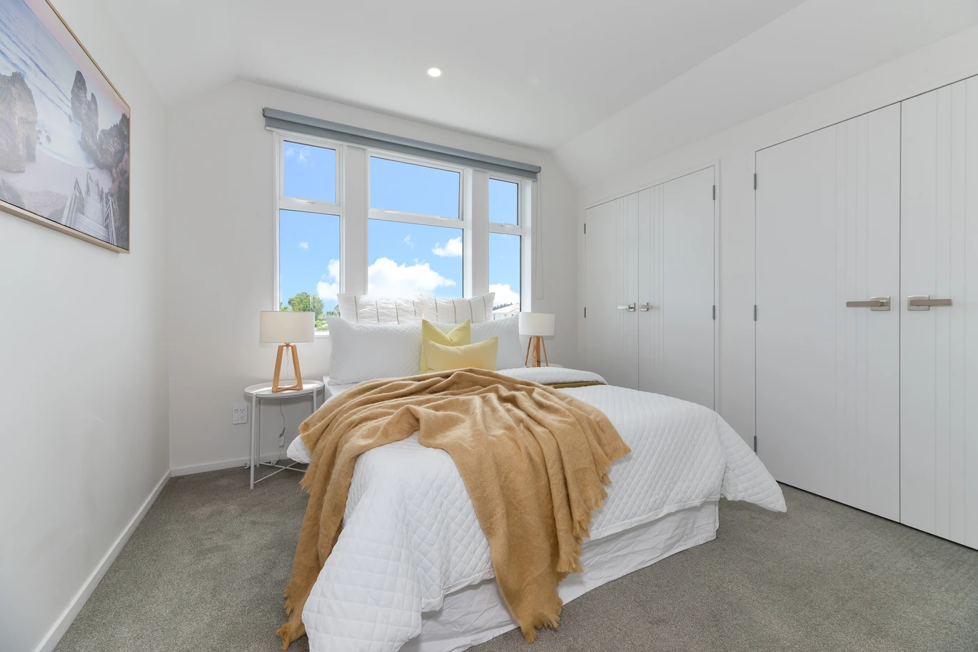 Standalone 4 beds 2.5 baths home with 2 car parks on 162m2 section, close to schools, shops, motorway access, Paradise Ice Skating, Akarana & Titirangi Golf Clubs, 29 Whautapu Court, Avondale, Auckland