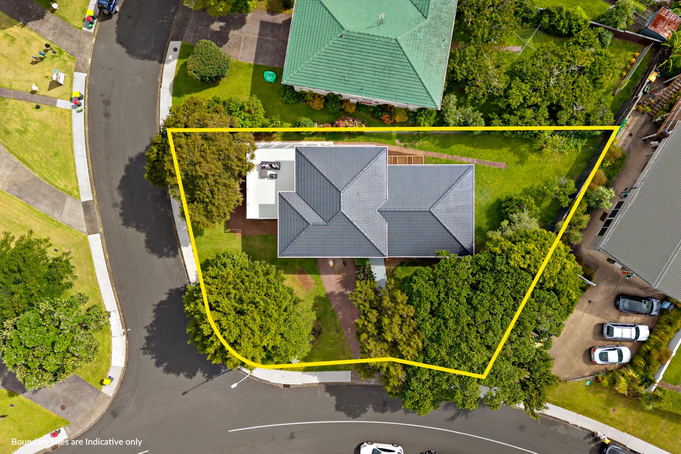 Renovated 4 beds 2 baths house on 733m2 section, Zoned for Westlake Girls High School and close to shops, supermarkets, sports facilities, motorway access, and just metres from Takapuna Golf Course, 20 Marywil Crescent, Hillcrest, Auckland
