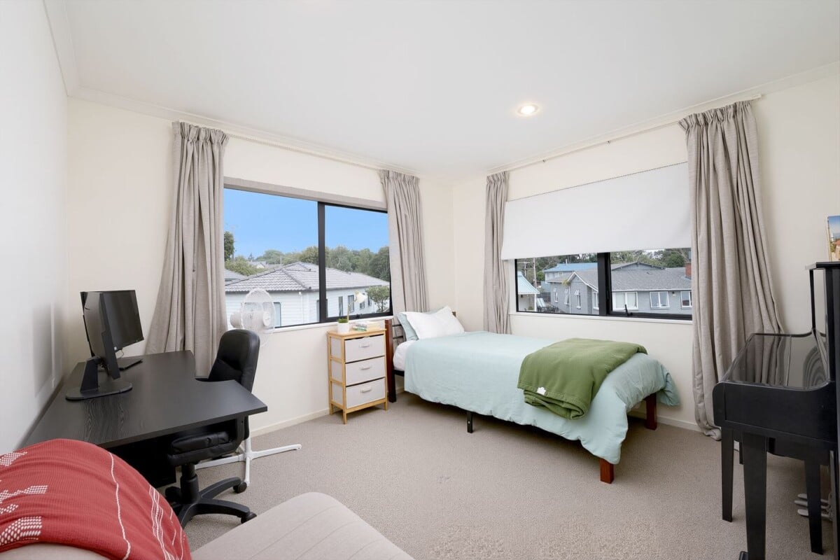 Overseas Family Calling, 140m2 3 beds 1.5 baths house on 460m2 section, a short stroll to Parrs Park, minutes from WestCity Mall, Glen Eden and Sunnyvale train stations, 20 Pyramid Place, Glen Eden, Auckland