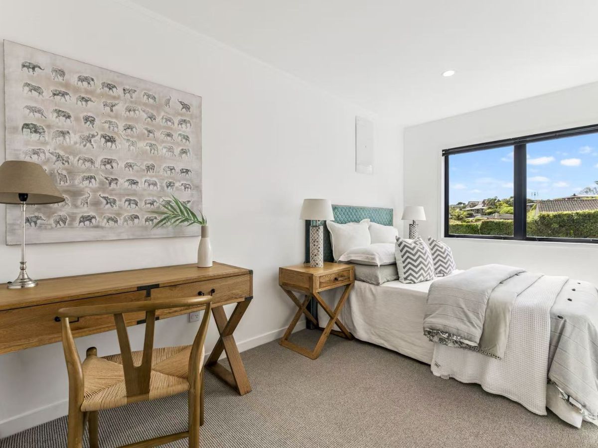 For rent, Fully renovated 3 beds 2 baths house with 3 garage parking spaces, plus additional parking for boat and caravan, Available Now, 7 Markham Place, Bucklands Beach, Auckland