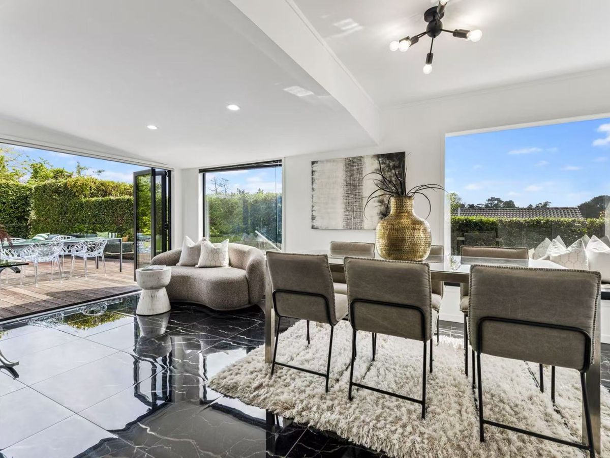 For rent, Fully renovated 3 beds 2 baths house with 3 garage parking spaces, plus additional parking for boat and caravan, Available Now, 7 Markham Place, Bucklands Beach, Auckland