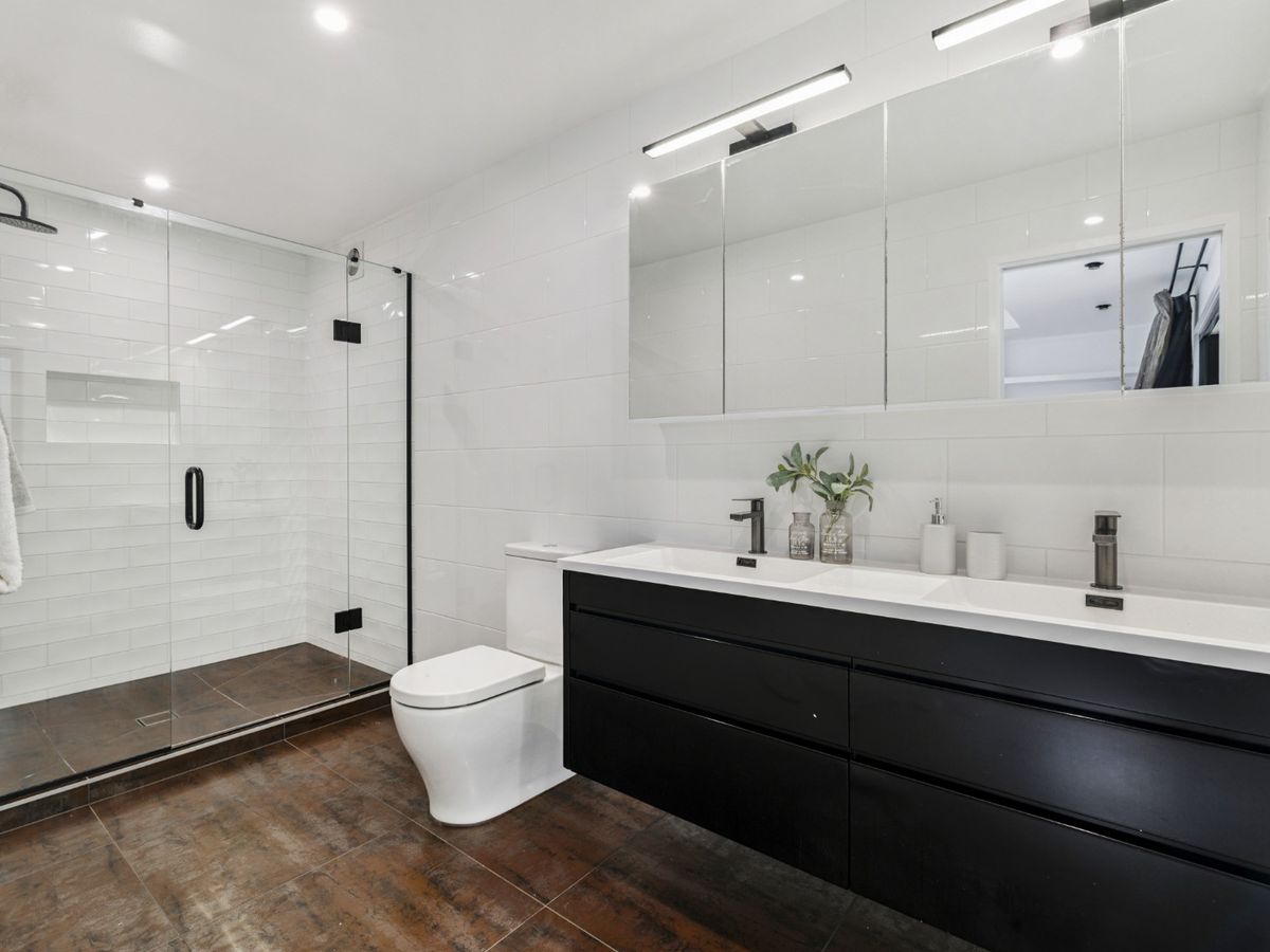 For rent, Fully renovated 3 beds 2 baths house with 3 garage parking spaces, plus additional parking for boat and caravan, Available Now, 7 Markham Place, Bucklands Beach, Auckland