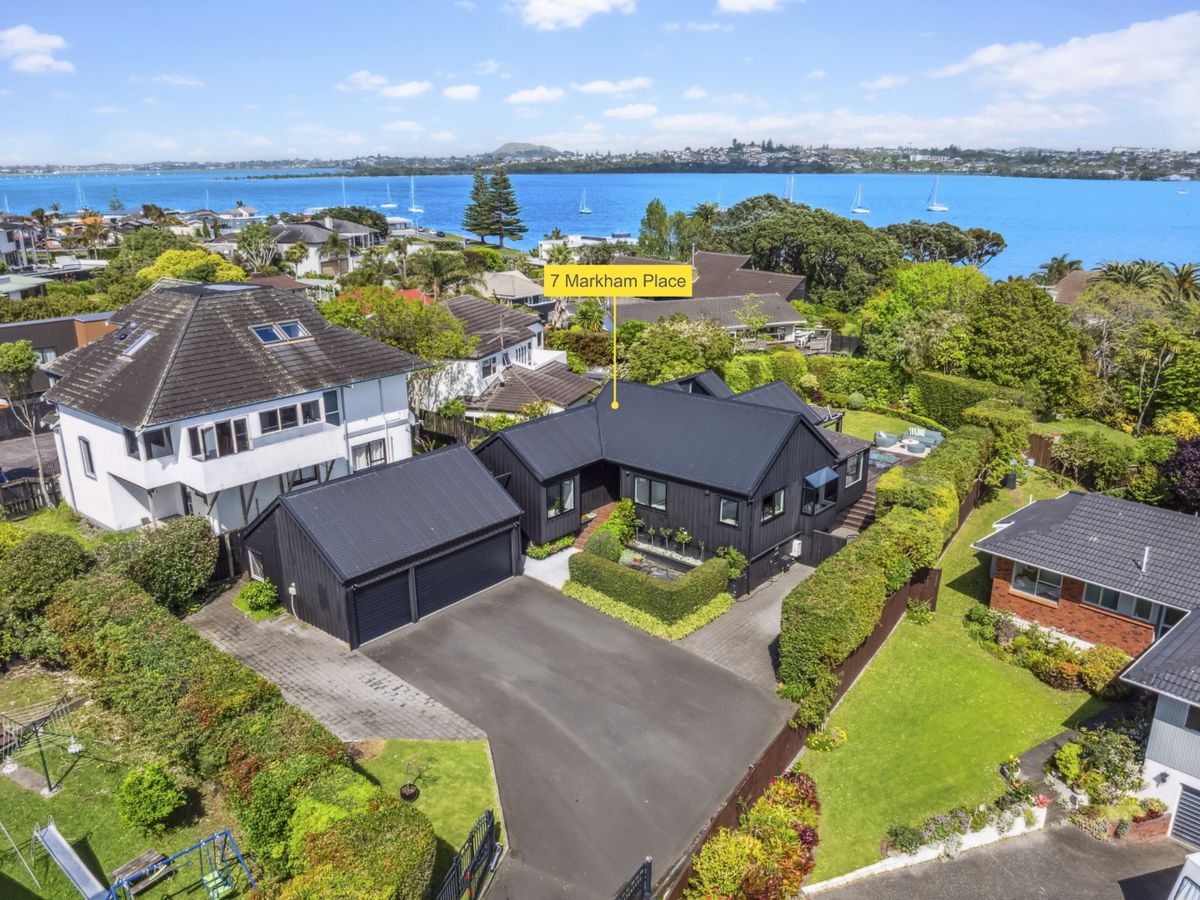 For rent, Fully renovated 3 beds 2 baths house with 3 garage parking spaces, plus additional parking for boat and caravan, Available Now, 7 Markham Place, Bucklands Beach, Auckland