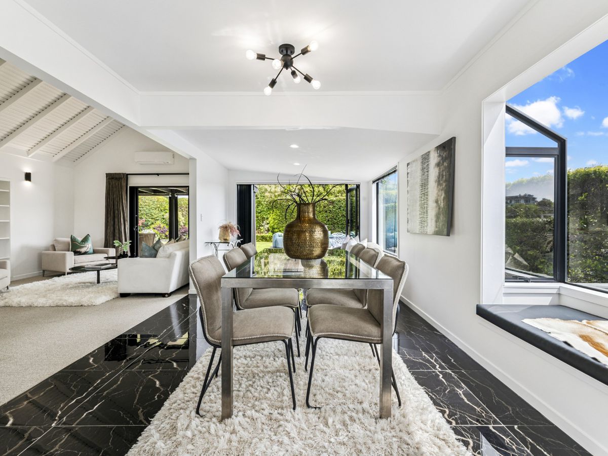 For rent, Fully renovated 3 beds 2 baths house with 3 garage parking spaces, plus additional parking for boat and caravan, Available Now, 7 Markham Place, Bucklands Beach, Auckland