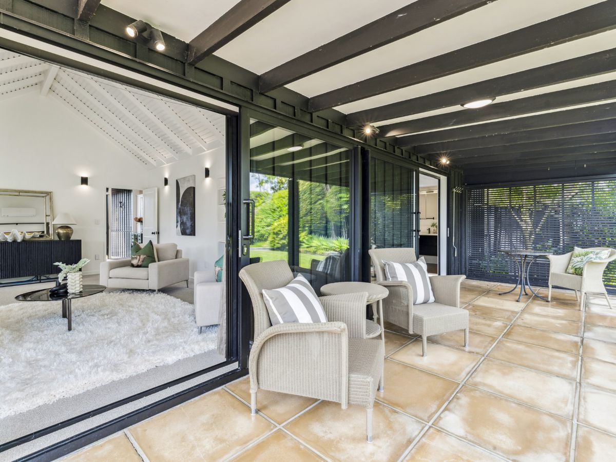 For rent, Fully renovated 3 beds 2 baths house with 3 garage parking spaces, plus additional parking for boat and caravan, Available Now, 7 Markham Place, Bucklands Beach, Auckland