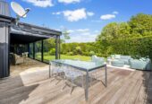 For rent, Fully renovated 3 beds 2 baths house with 3 garage parking spaces, plus additional parking for boat and caravan, Available Now, 7 Markham Place, Bucklands Beach, Auckland