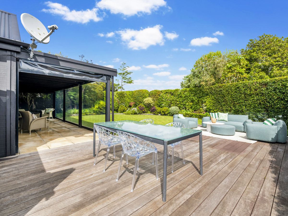 For rent, Fully renovated 3 beds 2 baths house with 3 garage parking spaces, plus additional parking for boat and caravan, Available Now, 7 Markham Place, Bucklands Beach, Auckland