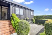 For rent, Fully renovated 3 beds 2 baths house with 3 garage parking spaces, plus additional parking for boat and caravan, Available Now, 7 Markham Place, Bucklands Beach, Auckland