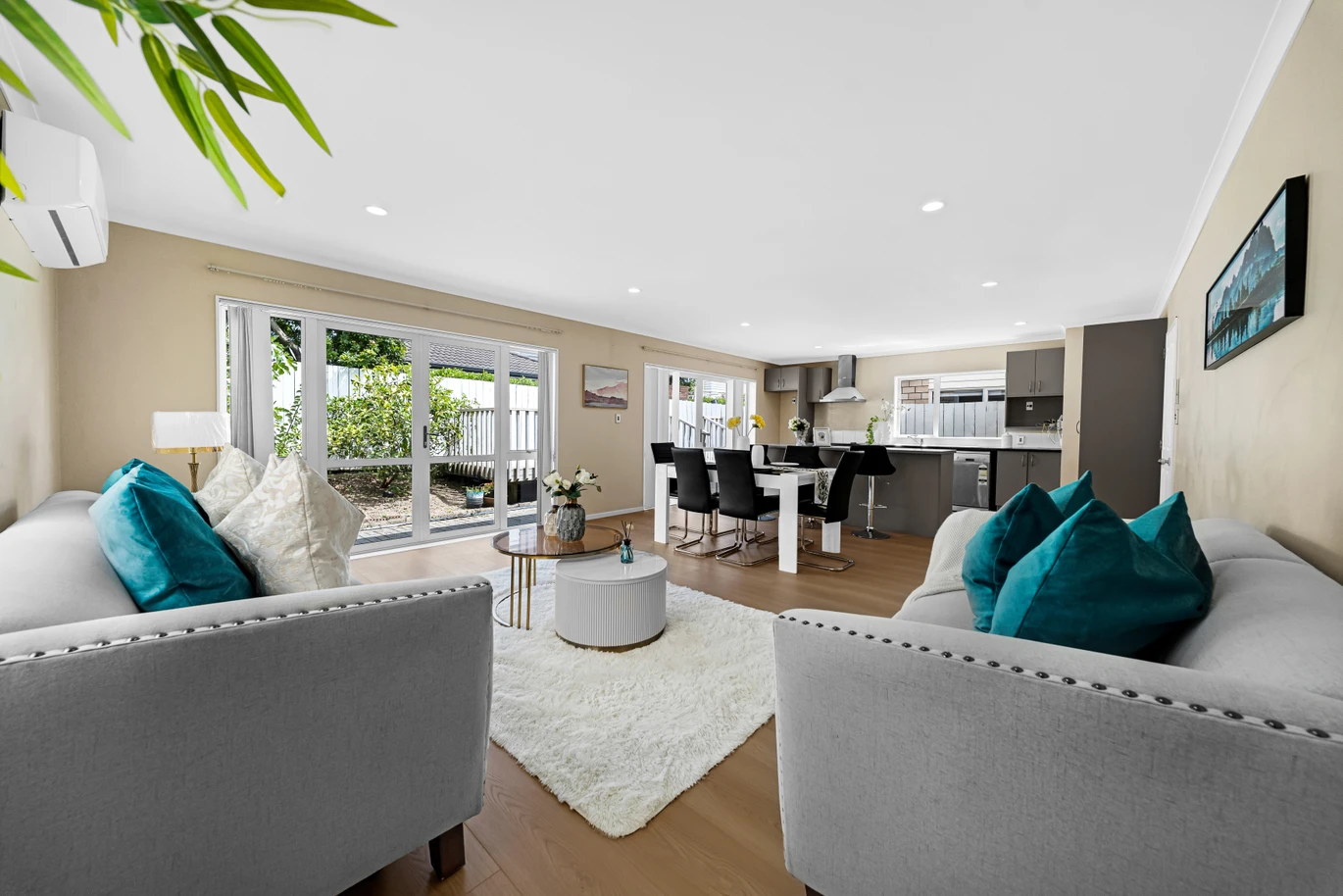 Standalone 4 beds 2 baths house with double garage on 235m2 section, 32 Maypark Crescent, Flat Bush, Auckland