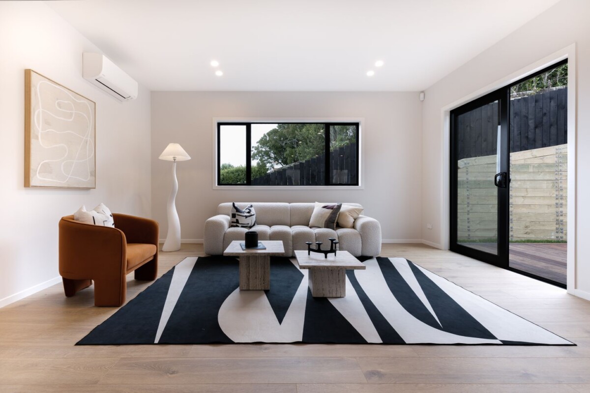 244m2 brandnew standalone freehold 4 beds 3.5 baths house with double garage, minutes from East Beach and schools, close to Remuera Golf Club, Meadowbank Shopping Centre, Lunn Avenue, and supermarkets, 20B Kissling Place, St Johns, Auckland