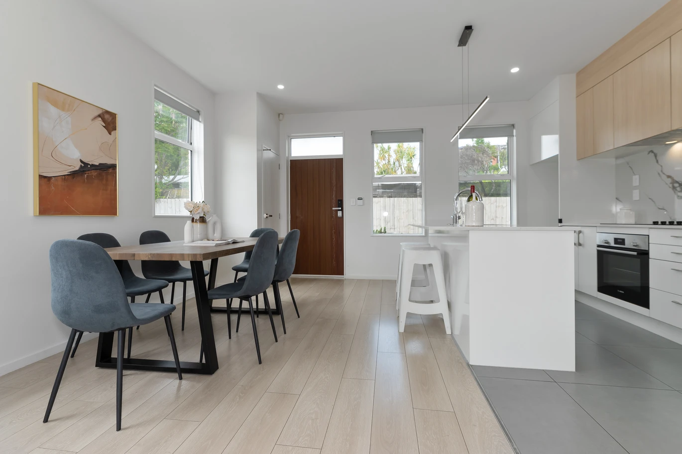 Standalone 4 beds 2.5 baths home with 2 car parks on 162m2 section, close to schools, shops, motorway access, Paradise Ice Skating, Akarana & Titirangi Golf Clubs, 29 Whautapu Cour,t Avondale, Auckland
