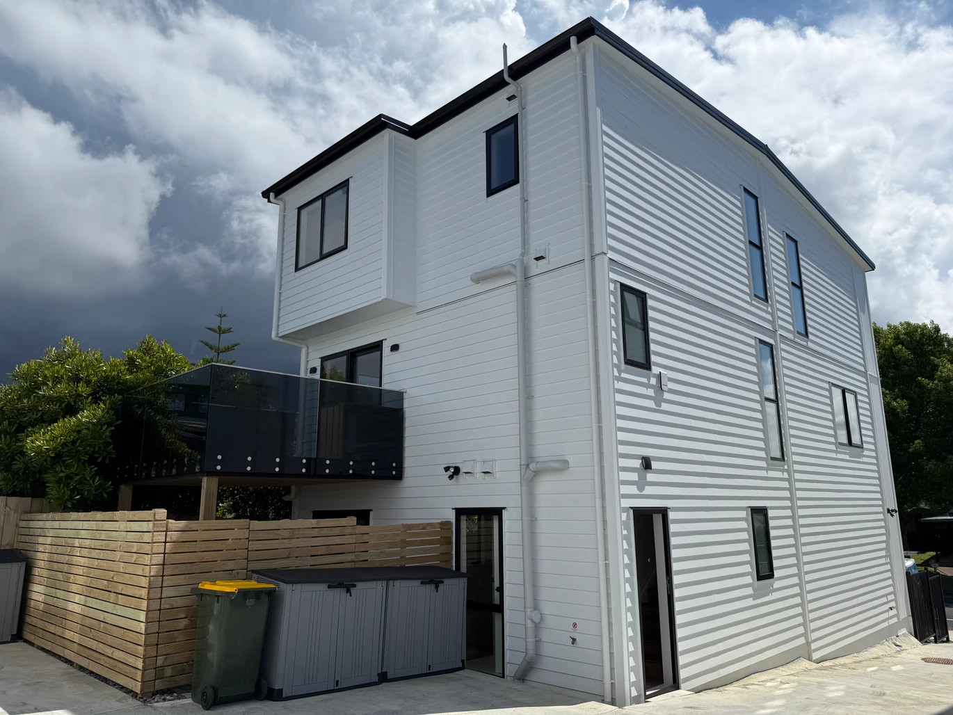 Freehold smart layout 2 beds 2.5 baths home, ground floor versatile room with 1 bath, Walk to Highland Park Shopping Centre, Zoned for Howick Primary, Howick Intermediate, and Pakuranga College, 7/24 (Lot 4) Aberfeldy Avenue, Highland Park, Auckland