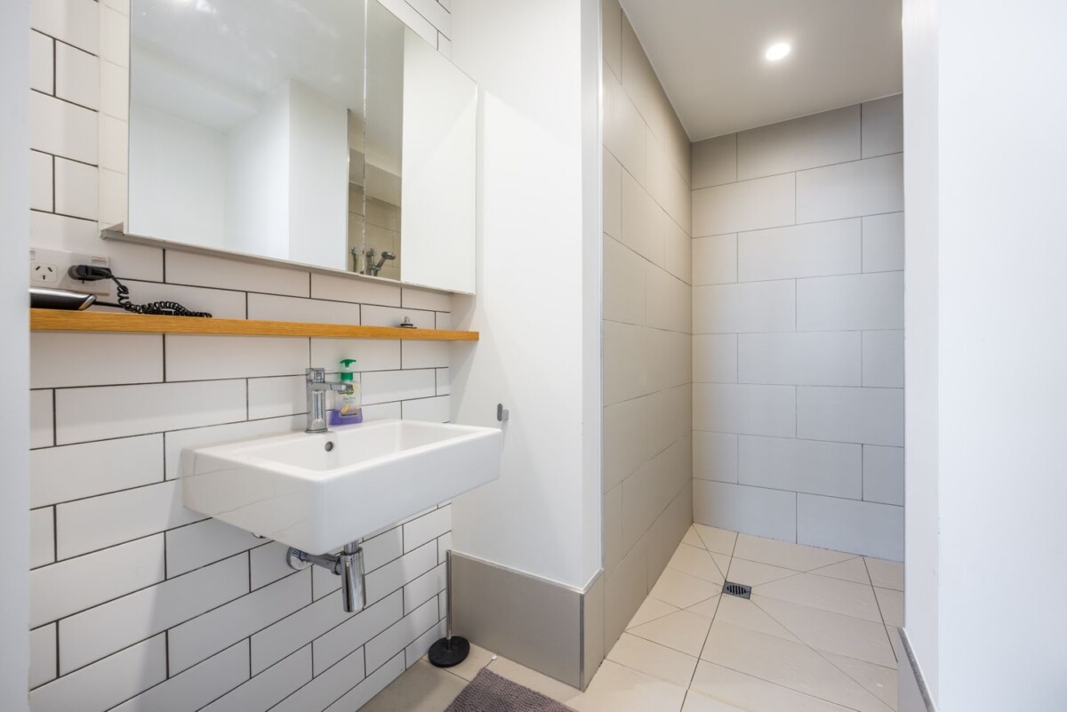 Auckland Grammar school zone, 96m2 top floor 2 beds + 1 flexi room 2 baths 1 car park apartment, Located within the award-winning 2019 Botanica Apartments, 305/30 Enfield Street, Mount Eden, Auckland