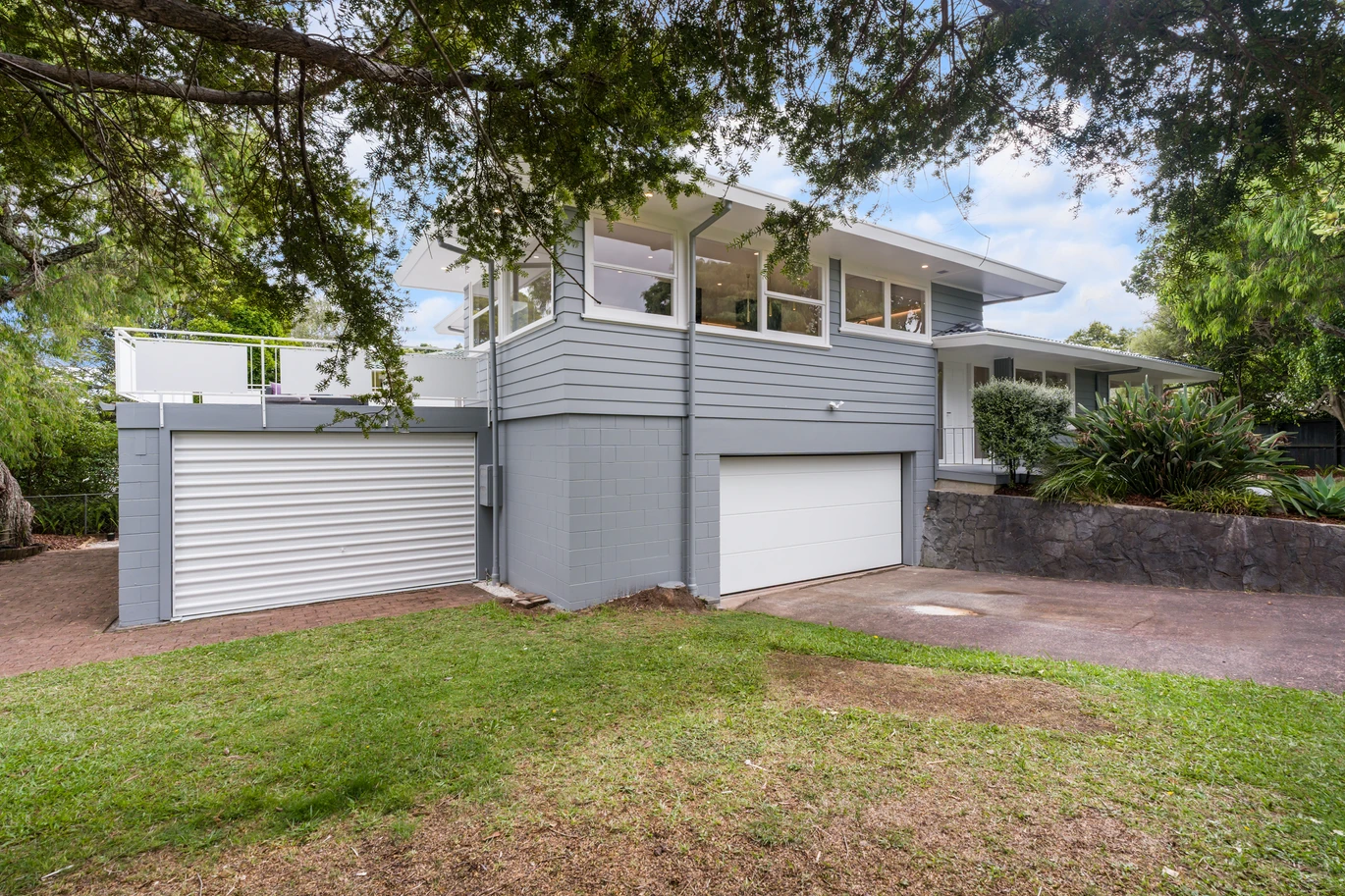 Renovated 4 beds 2 baths house on 733m2 section, Zoned for Westlake Girls High School and close to shops, supermarkets, sports facilities, motorway access, and just metres from Takapuna Golf Course, 20 Marywil Crescent, Hillcrest, Auckland