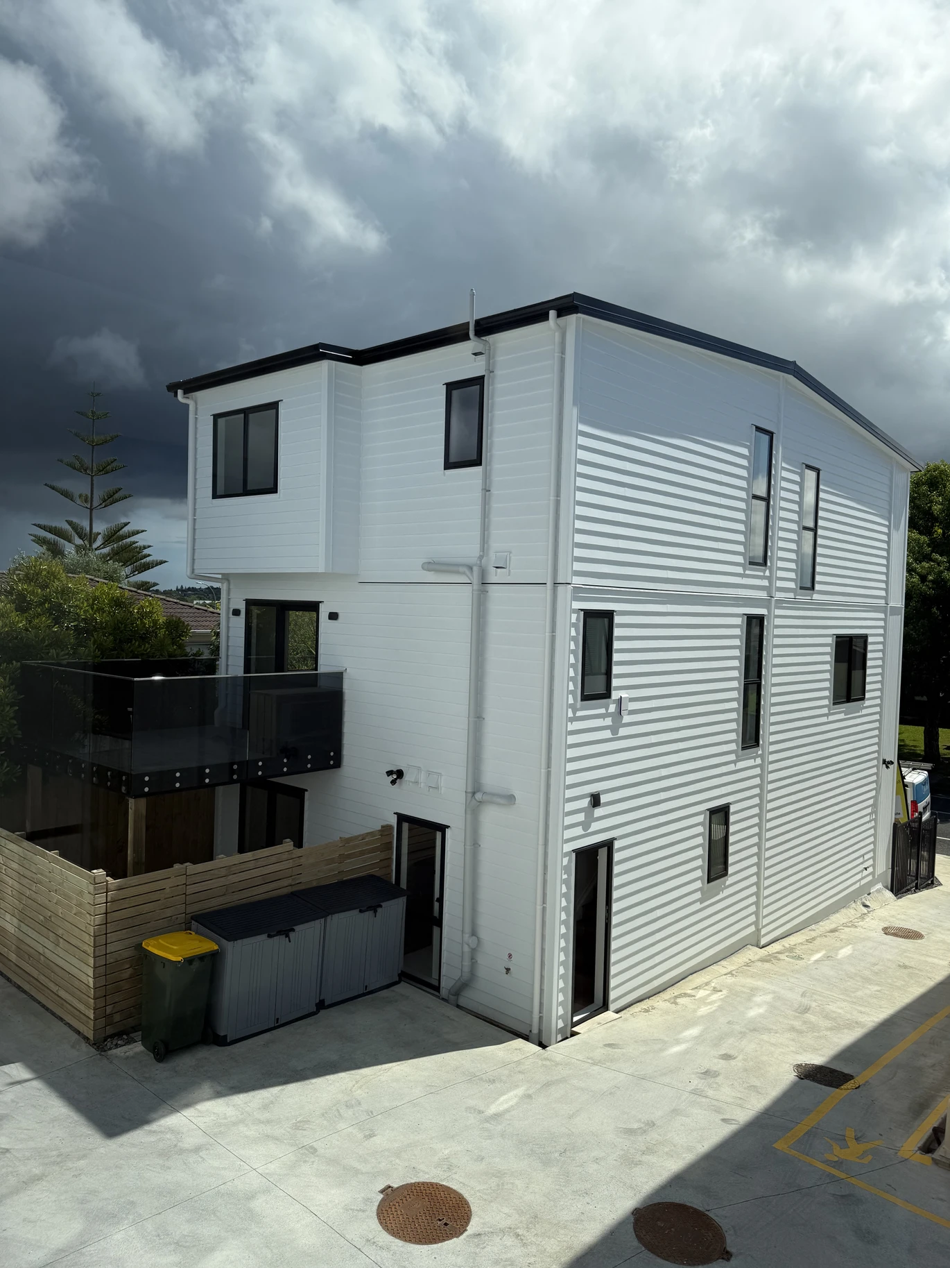 Freehold smart layout 2 beds 2.5 baths home, ground floor versatile room with 1 bath, Walk to Highland Park Shopping Centre, Zoned for Howick Primary, Howick Intermediate, and Pakuranga College, 7/24 (Lot 4) Aberfeldy Avenue, Highland Park, Auckland