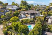 309m2 4 beds 2.5 baths house with triple garage and swimming pool on 1057m2 section, zoned for Meadowbank School, Remuera Intermediate, Baradene College, Selwyn College and Glendowie College, 9 Stoneyroyd Gardens, Remuera, Auckland