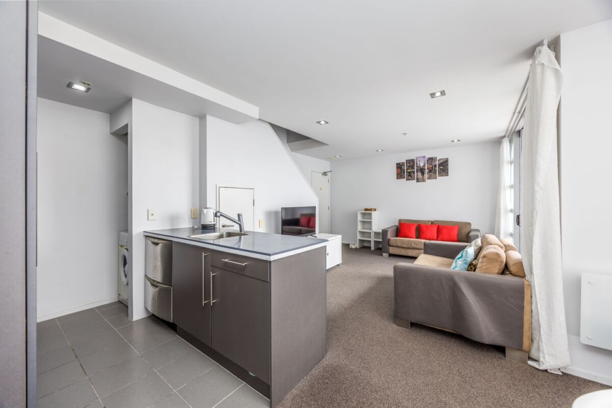 Auckland Grammar School Zone, Fully furnished, Leasehold 2-beds 1 bath 2 car parks multi level apartment, 7C/11A City Road, Auckland Central, Auckland