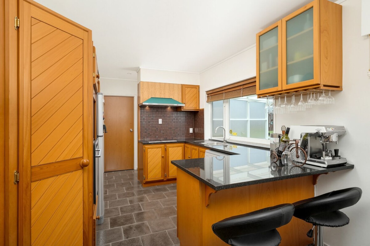 153m2 3 beds 1 bath house with garage and rumpus room, just a short walk to the Freyberg Community School and Te Whau Pathway(completing in 2026), close to cafes, shops, and reserves, 137 Tiroroa Avenue, Te Atatu South, Auckland
