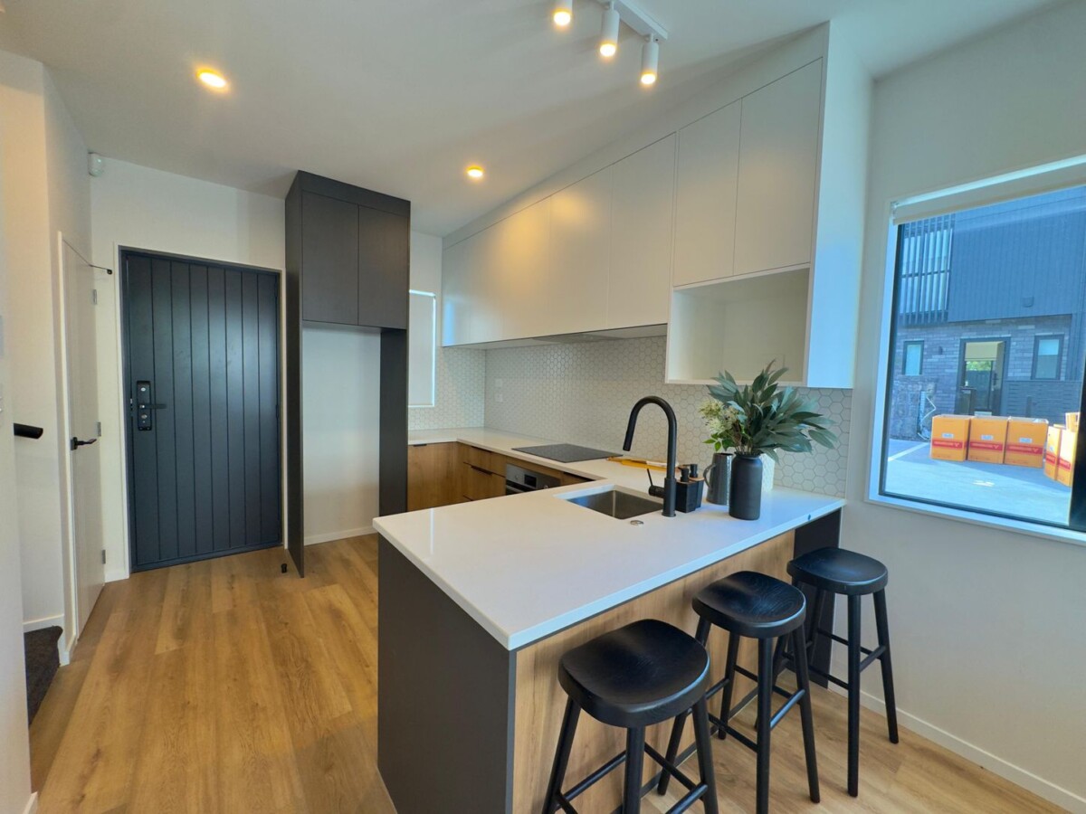 10-Year Master Build Guarantee, brandnew 2 beds 1.5 baths home with car park, close to schools, shops, parks, 12 Taratoa Street, Point England,, Auckland