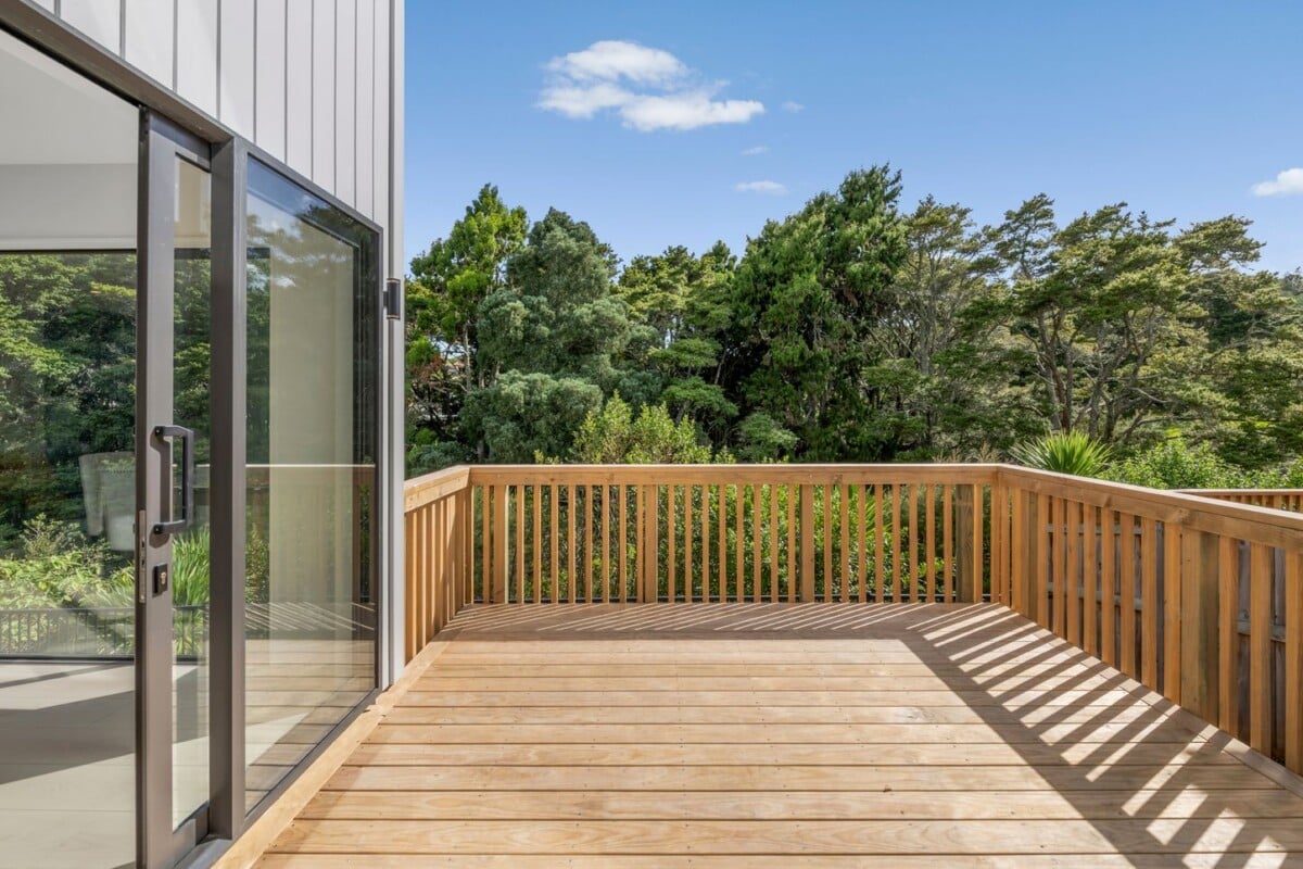 Brandnew 7 beds 6.5 baths house with double garage and 2 beds granny on 431m2 section, next to a peaceful reserve, vendors ant it sold, 8 Hing Street, Flat Bush, Auckland