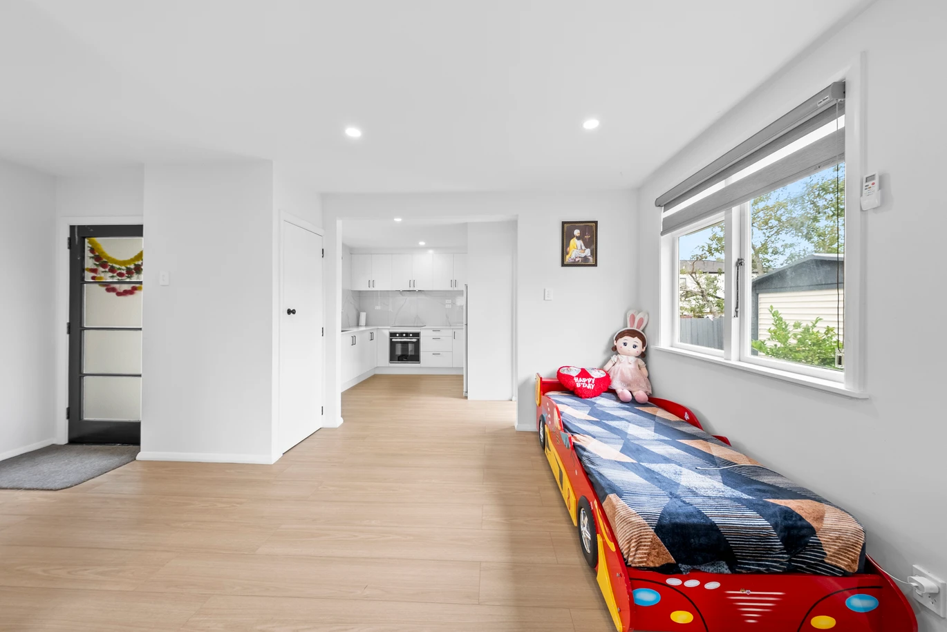 3 beds house with garage on 426m2 section, close to Papakura town centre, Southgate Shopping Centre , schools, motorway access, 31 Arimu Road, Papakura, Auckland