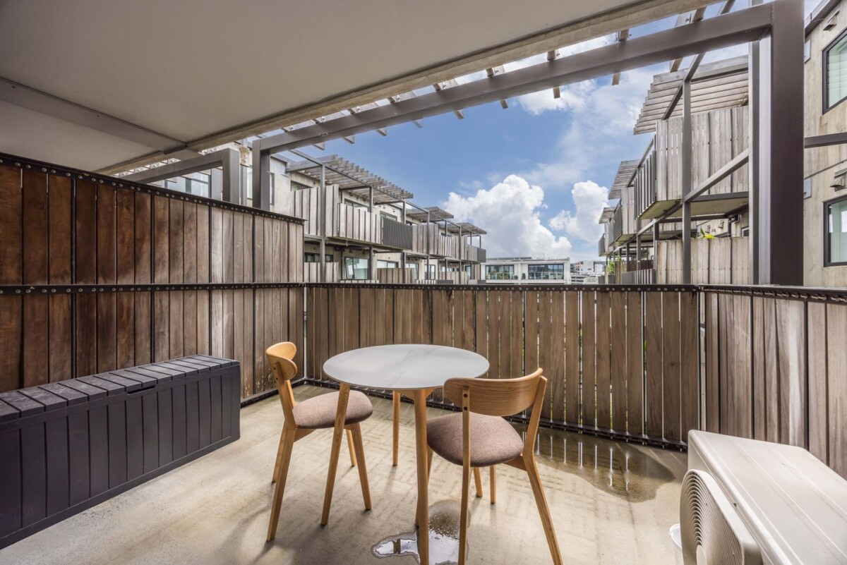 Auckland Grammar school zone, 96m2 top floor 2 beds + 1 flexi room 2 baths 1 car park apartment, Located within the award-winning 2019 Botanica Apartments, 305/30 Enfield Street, Mount Eden, Auckland