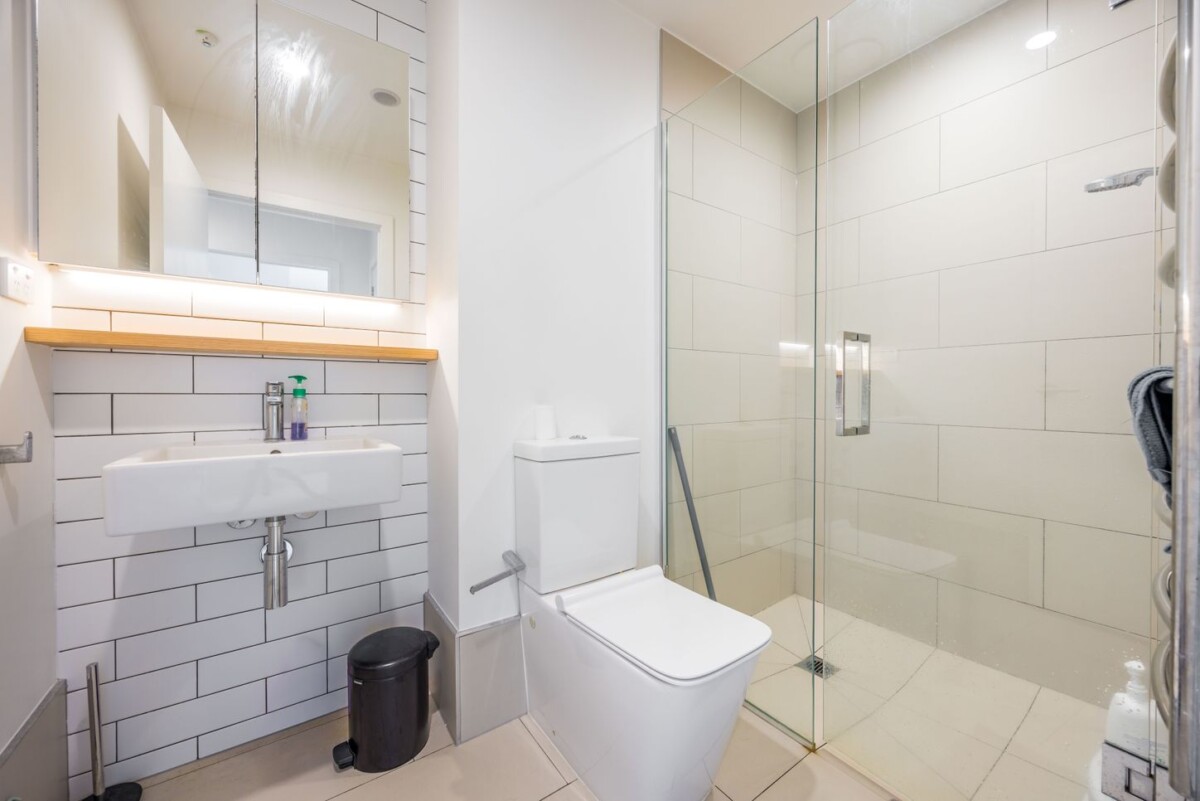 Auckland Grammar school zone, 96m2 top floor 2 beds + 1 flexi room 2 baths 1 car park apartment, Located within the award-winning 2019 Botanica Apartments, 305/30 Enfield Street, Mount Eden, Auckland