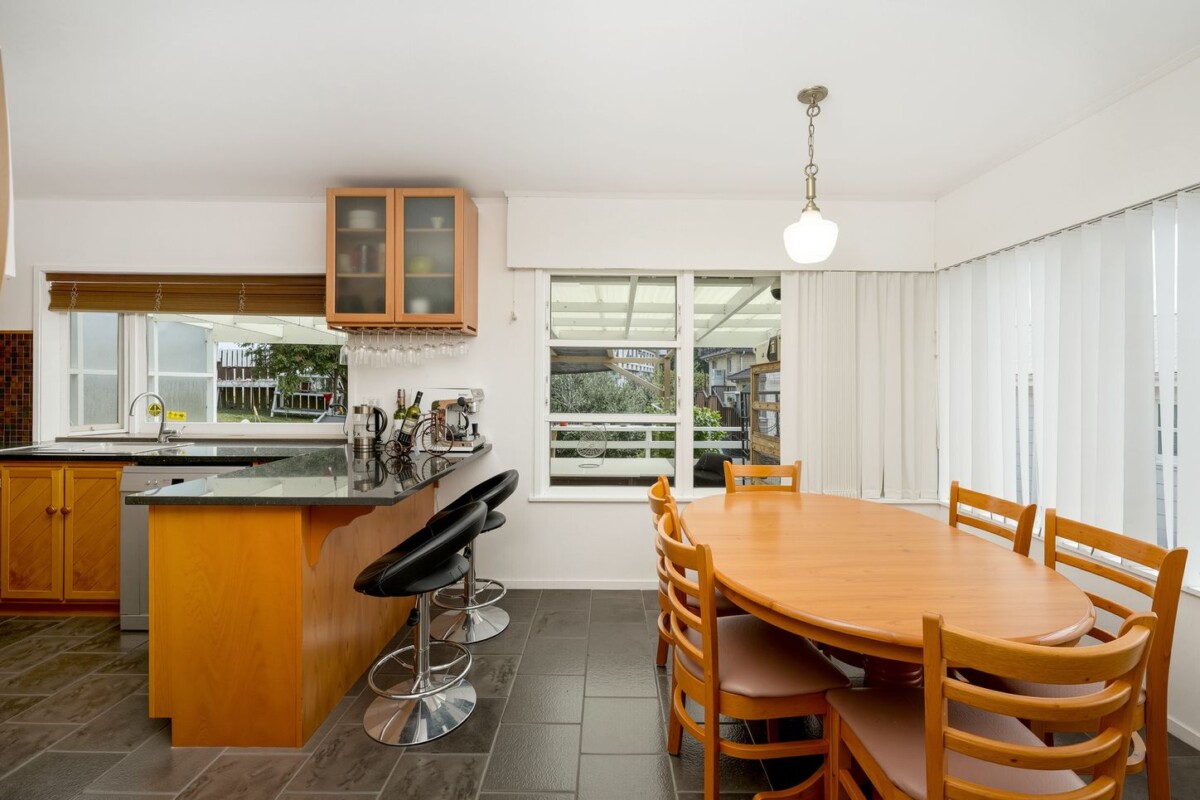 153m2 3 beds 1 bath house with garage and rumpus room, just a short walk to the Freyberg Community School and Te Whau Pathway(completing in 2026), close to cafes, shops, and reserves, 137 Tiroroa Avenue, Te Atatu South, Auckland