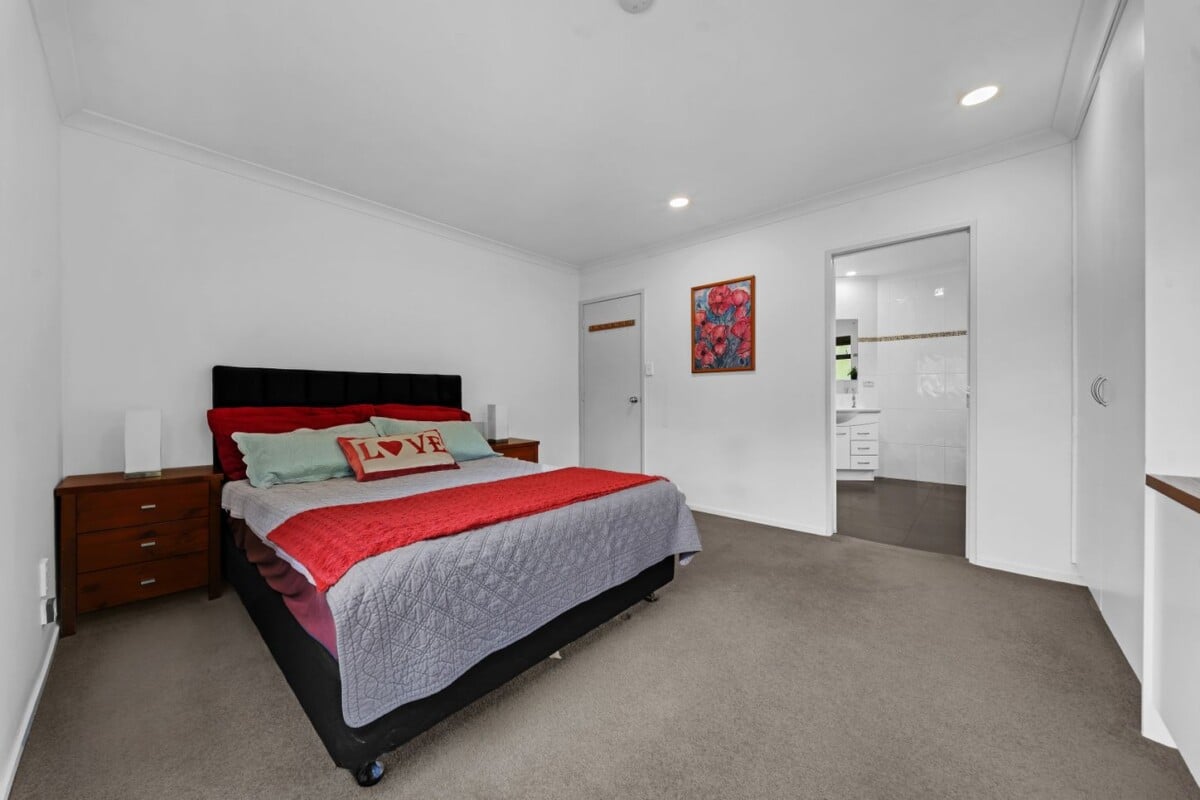 Macleans College Zone, 195m2 3 beds + office room 2 baths house with double garage on 768m2 section, minutes to schools, Howick Village, Highland Park shopping, and Half Moon Bay Marina, beaches, 4 Janome Place, Bucklands Beach, Auckland