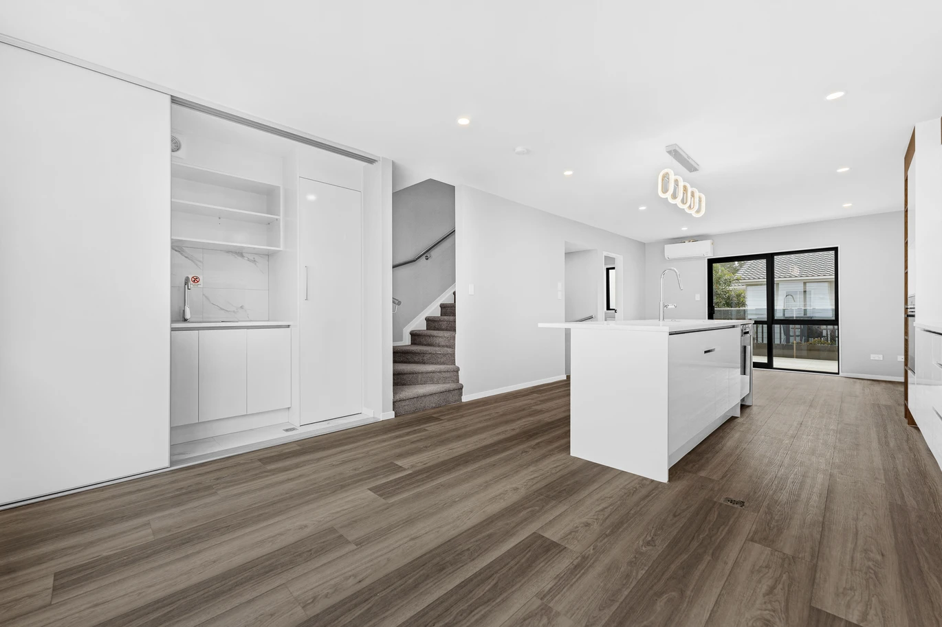 Brandnew freehold 3 beds 3.5 baths home with 3 ensuites and garage, walks to Highland Park Shopping Centre,, zoned for Howick Primary, Howick Intermediate, and Pakuranga College, 4/24 (Lot 6) Aberfeldy Avenue , Highland Park, Auckland