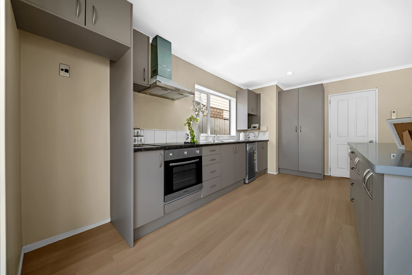 Standalone 4 beds 2 baths house with double garage on 235m2 section, 32 Maypark Crescent, Flat Bush, Auckland