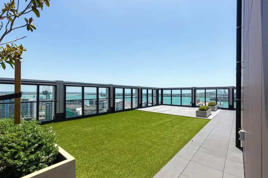 Zoned for and 2 km to Auckland Girls’ Grammar School, move-in ready, 51m2 freehold 1 bed + 1 flexi room 1 bath apartment, Full furniture package included, 1506/70 Anzac Avenue, City Centre, Auckland