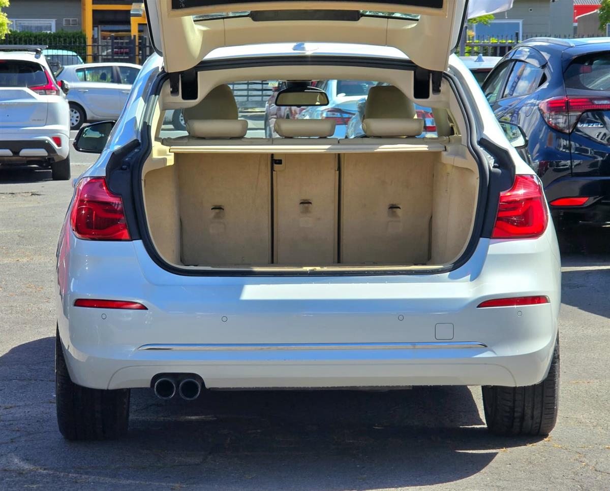 2017 BMW 320i GT**Twin Power Turbo* Sedan Automatic, 5 seats, Leather seats, White, Petrol, 1,998 cc, 92,263 km