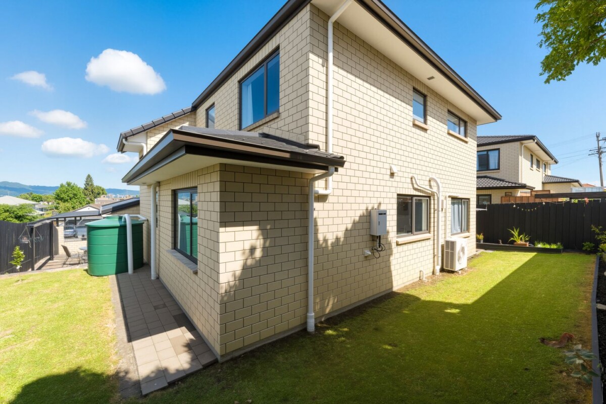 Zoned for Rutherford College, Empty Nest! Owners Need Smaller Home, 4 beds 3 baths house on 357m2 section, handy to WestCity Shopping Mall, local shops, schools, bus routes, and motorway access, 93 Waitaki Street, Henderson, Auckland