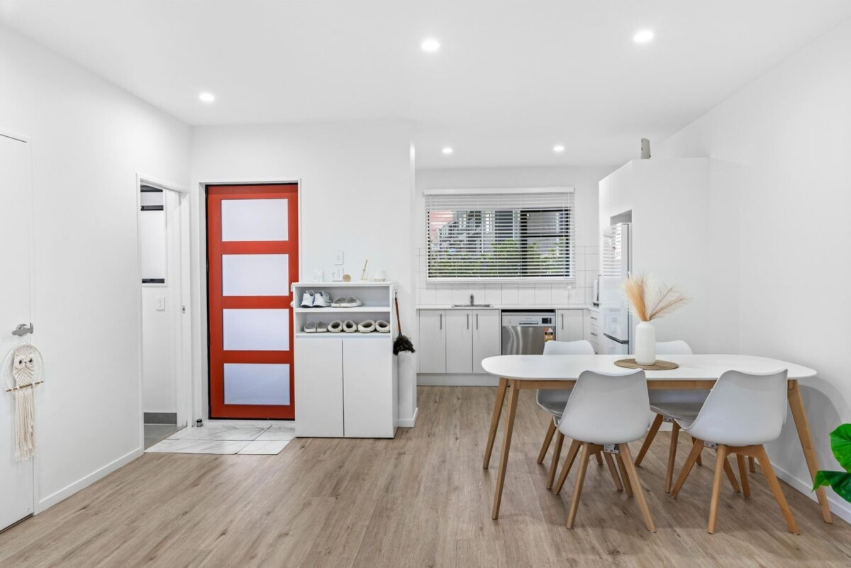 3 beds 2.5 baths home with car park, Approximately 8-minute walk to Henderson Train Station, minutes to schools, shops, 37 Eileen Newey Place, Henderson, Auckland