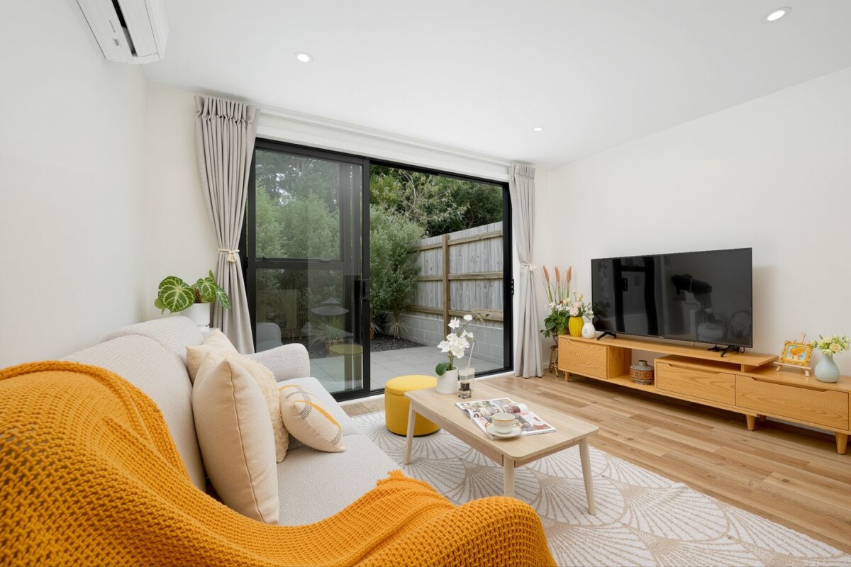 3 beds 1.5 bath home with car park, Crafted by G.J. Gardner Homes and backed by a Master Build Guarantee, Zoned for Glen Eden Intermediate and Green Bay High School, 22 Tokai Place, Glen Eden, Auckland
