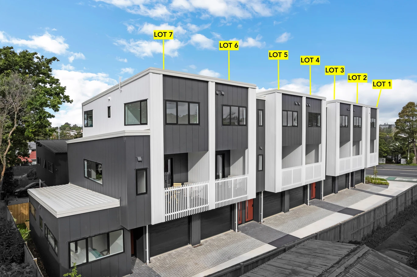 Move-in ready, Brandnew 3 beds 2.5 baths home with garage, walking distance to Pakuranga Plaza, zoned for Sunnyhills Primary, Farm Cove Intermediate, and Pakuranga College, Lots 4-6/220 Pakuranga Road, Pakuranga Heights, Auckland
