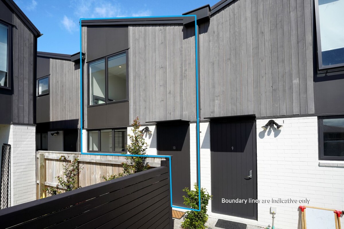 Freehold 2 beds 2 baths home with car park and backyard, Moments from local parks, shops, cafes, and scenic peninsula walkways, 10/12 Tawa Road, Te Atatu Peninsula, Auckland