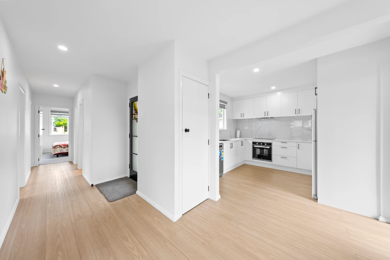 3 beds house with garage on 426m2 section, close to Papakura town centre, Southgate Shopping Centre , schools, motorway access, 31 Arimu Road, Papakura, Auckland