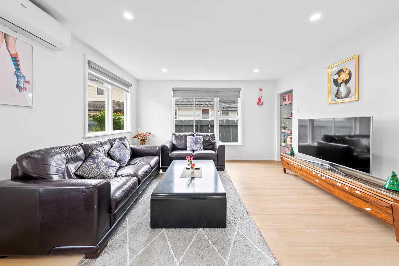 3 beds house with garage on 426m2 section, close to Papakura town centre, Southgate Shopping Centre , schools, motorway access, 31 Arimu Road, Papakura, Auckland