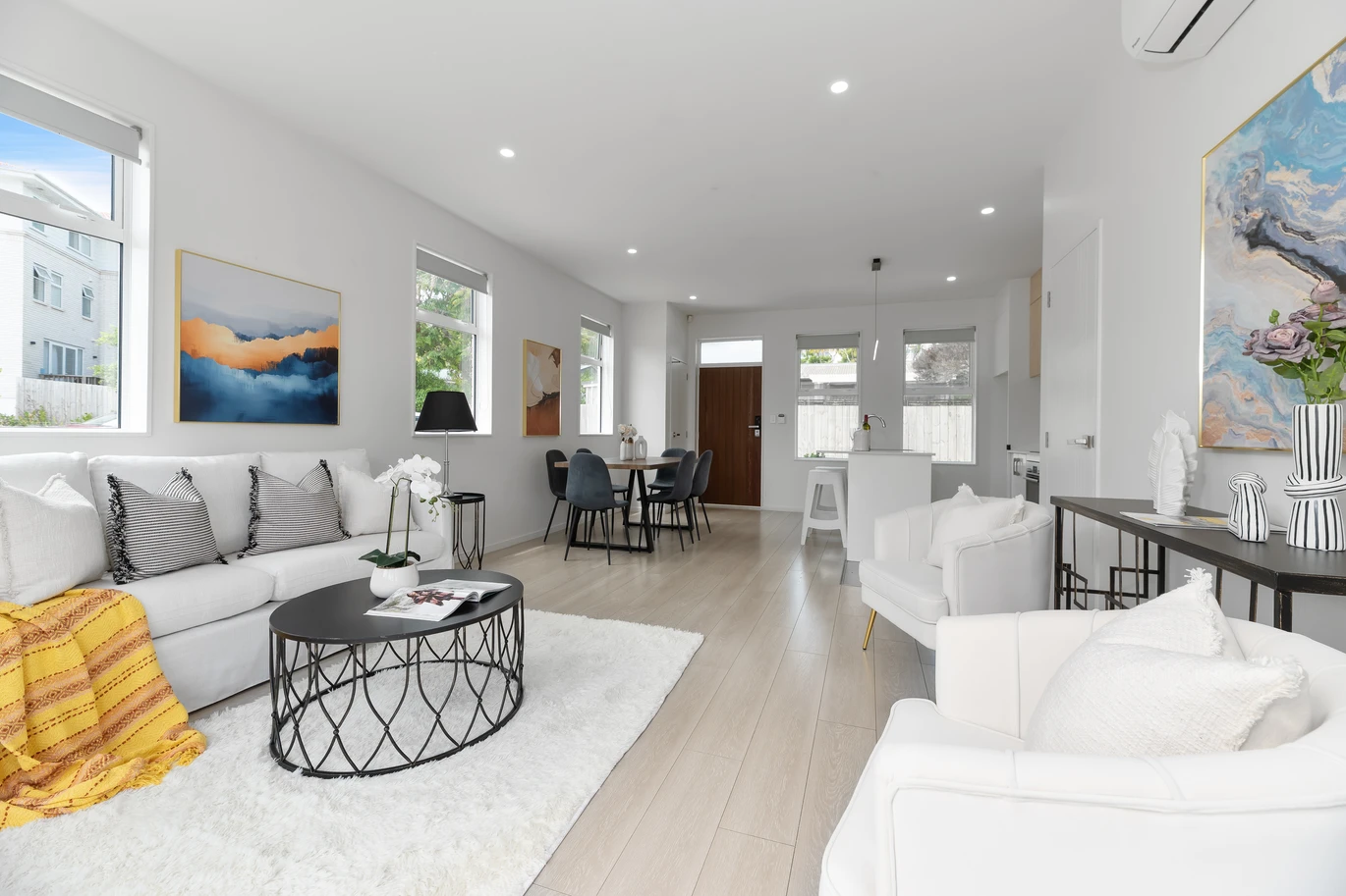 Standalone 4 beds 2.5 baths home with 2 car parks on 162m2 section, close to schools, shops, motorway access, Paradise Ice Skating, Akarana & Titirangi Golf Clubs, 29 Whautapu Court, Avondale, Auckland