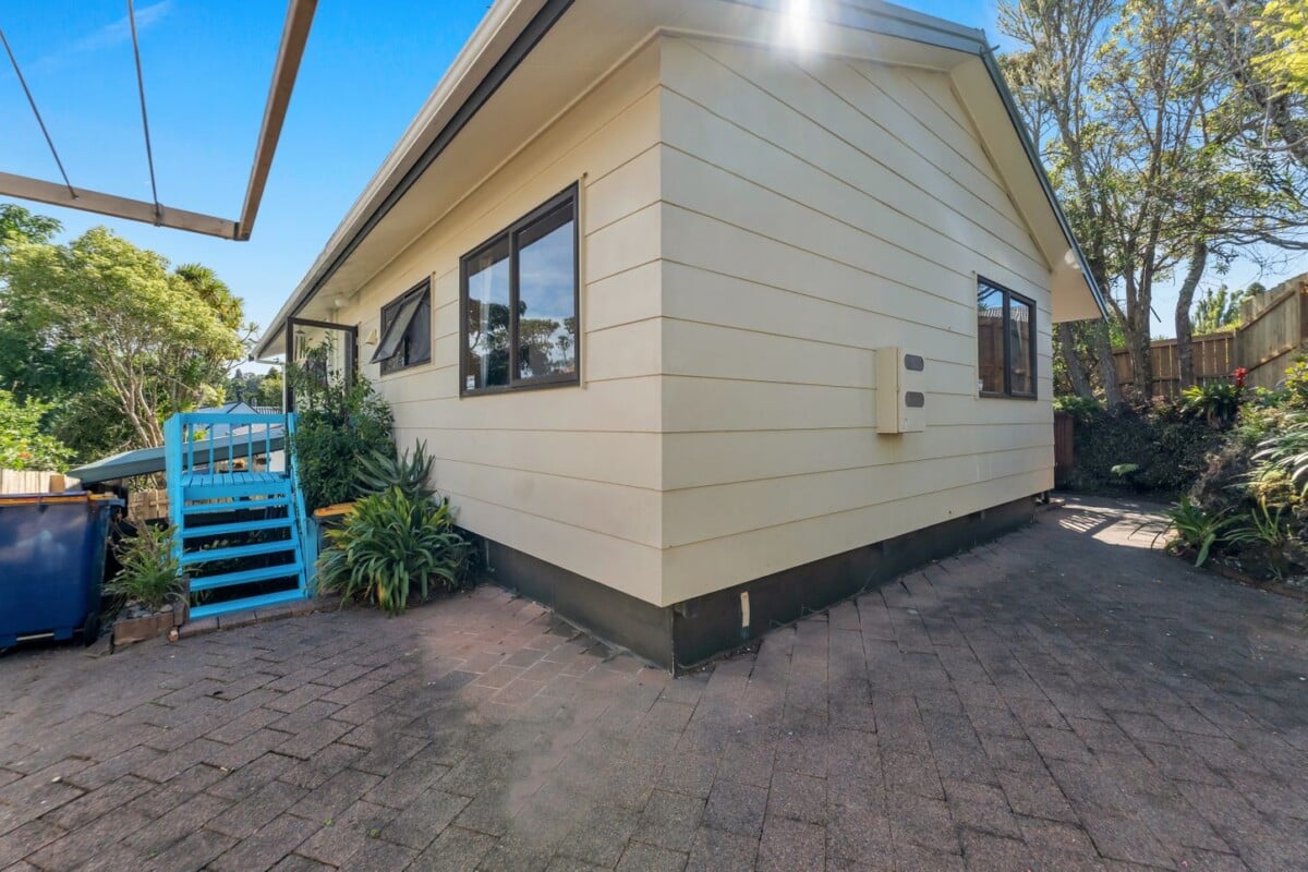 Separation = Opportunity for First Home Buyer, 3 beds house with carport on 1/2 share of 703sqm section, minutes from Birkenhead Shopping Mall and local amenities right in the heart of Birkdale, 1/32 Gatman Street, Birkdale, Auckland
